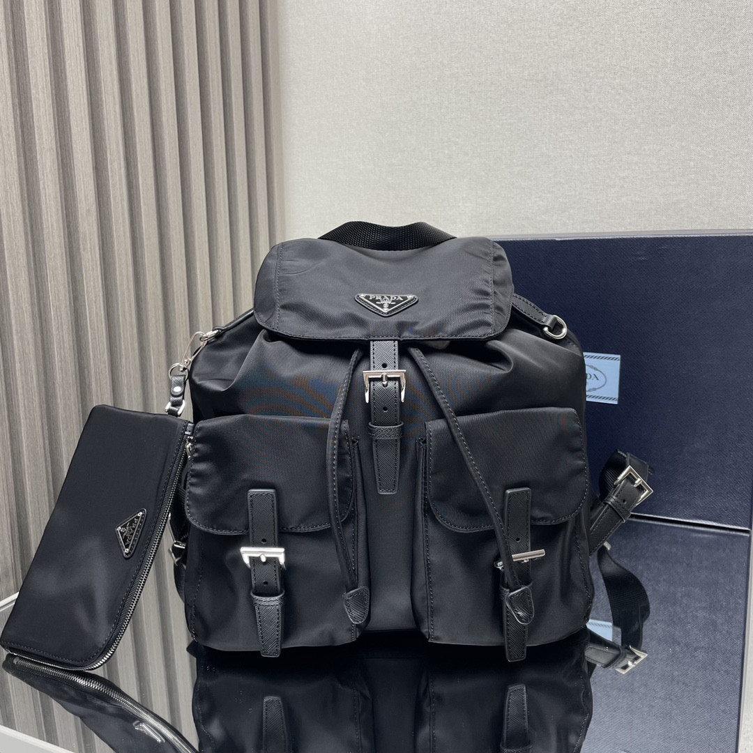 Pra*a re-nylon backpack-30*32*15cm