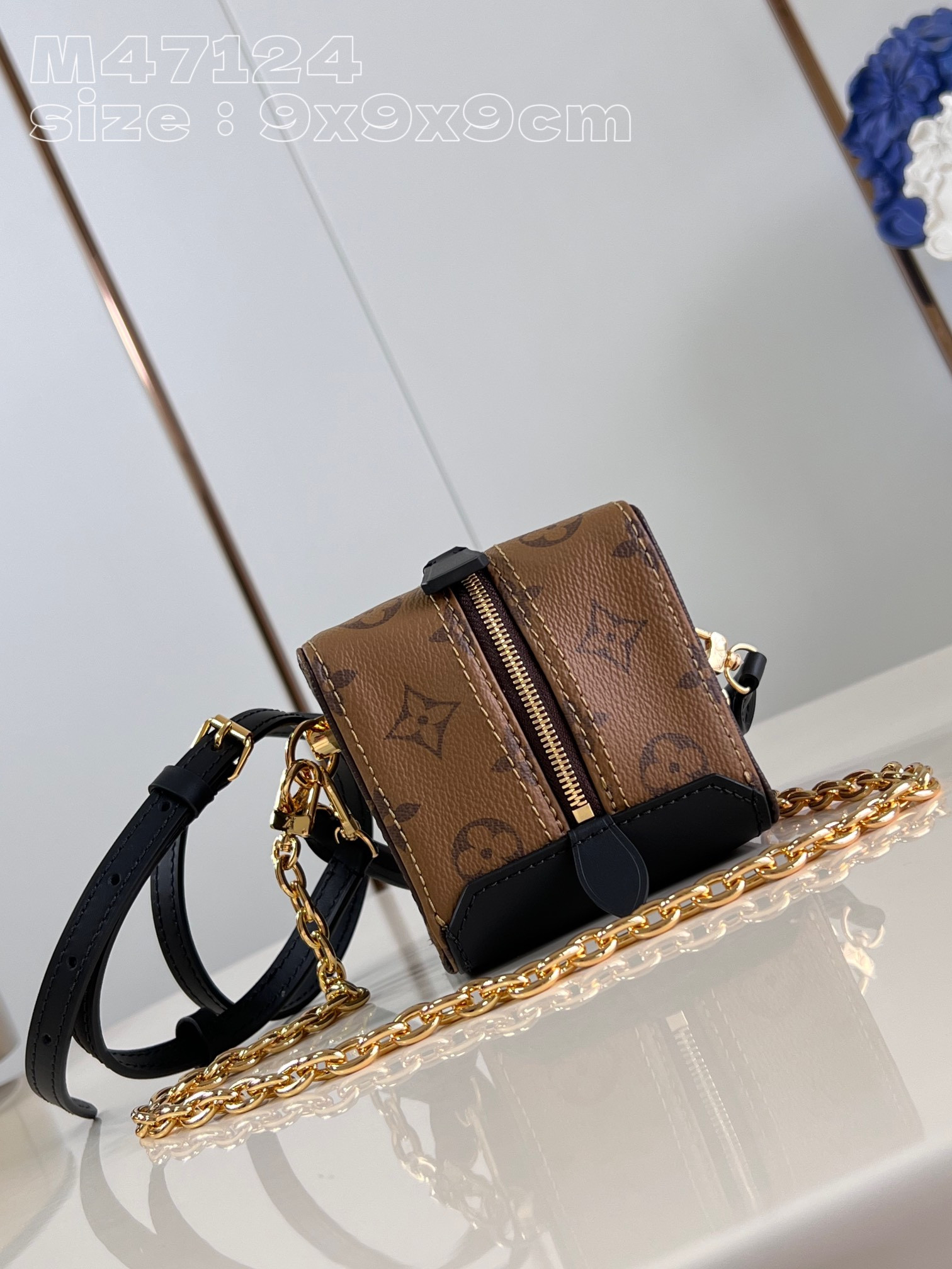 l0*is V*t0n dice bag-9.5*9.5*9.5cm