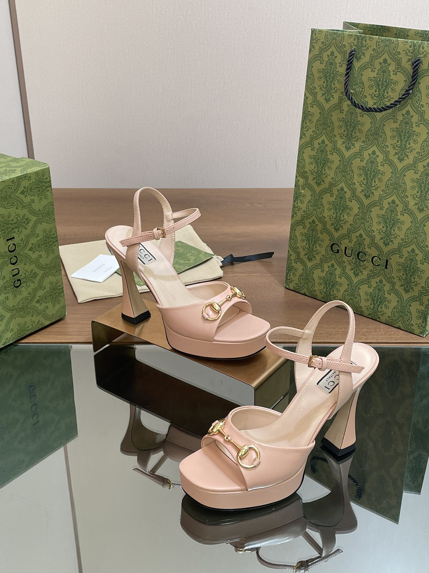 G*u*i heels-11cm