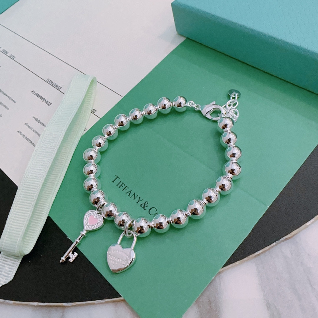 T*f*ny bracelet