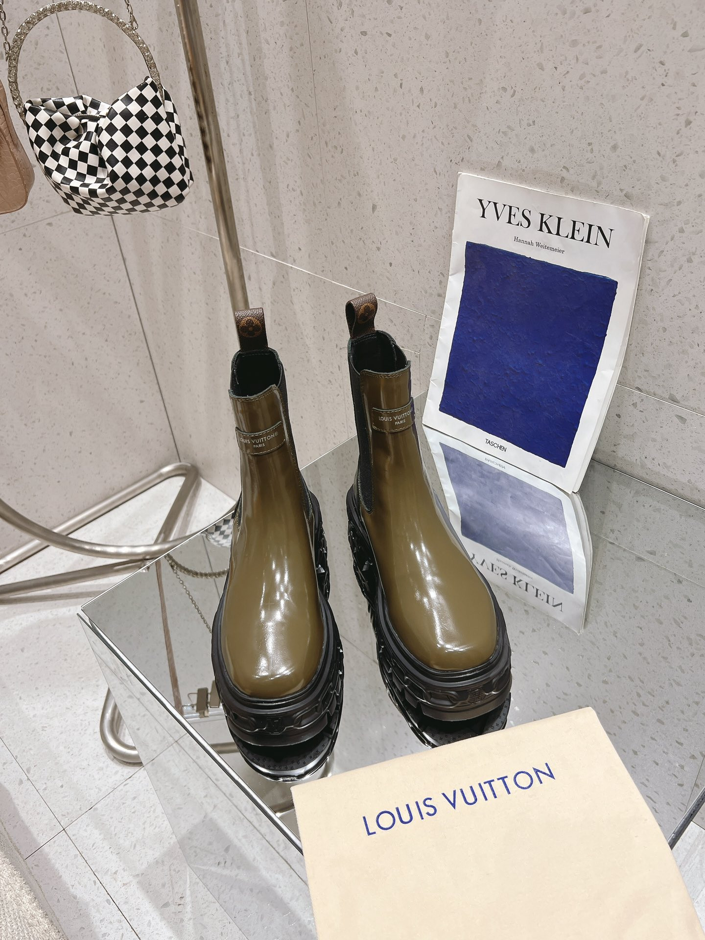 l0*is V*t0n boots
