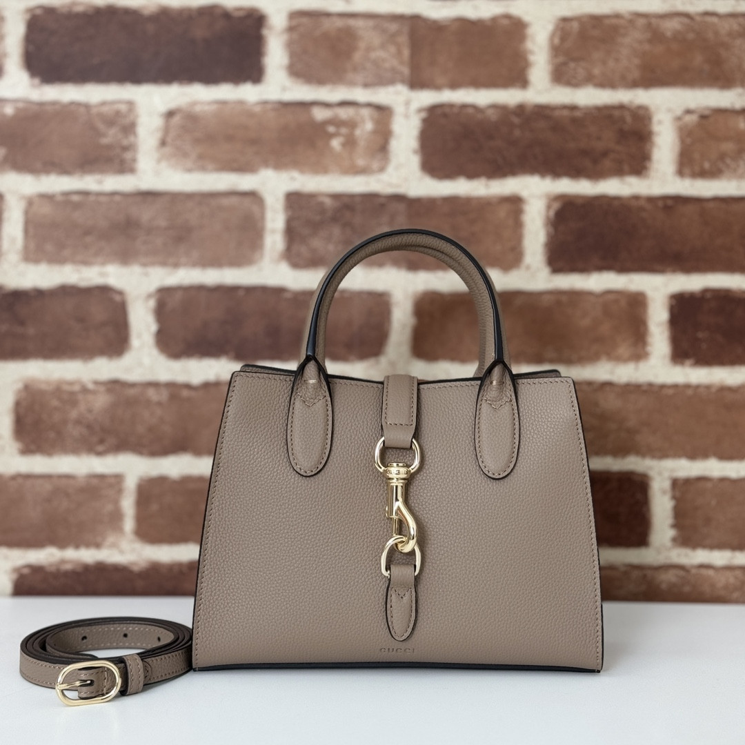 G*u*i small tote bag with hook closure