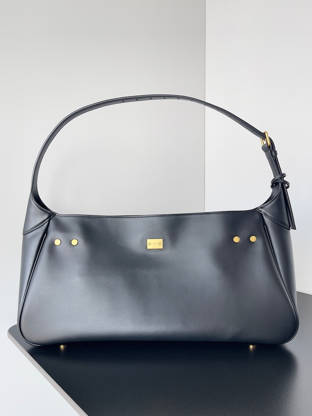 Ba*len*cia*ga bel air large shoulder bag