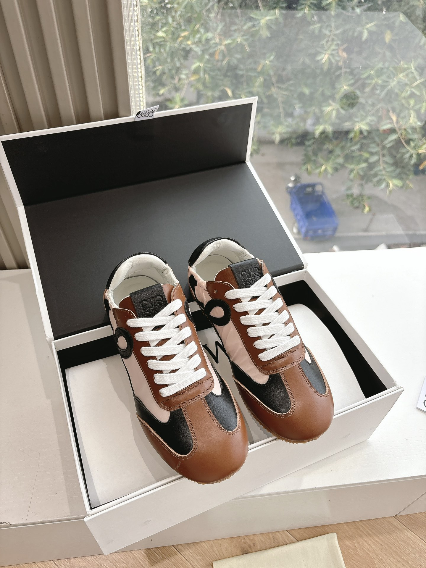 L0ew* ballet runner