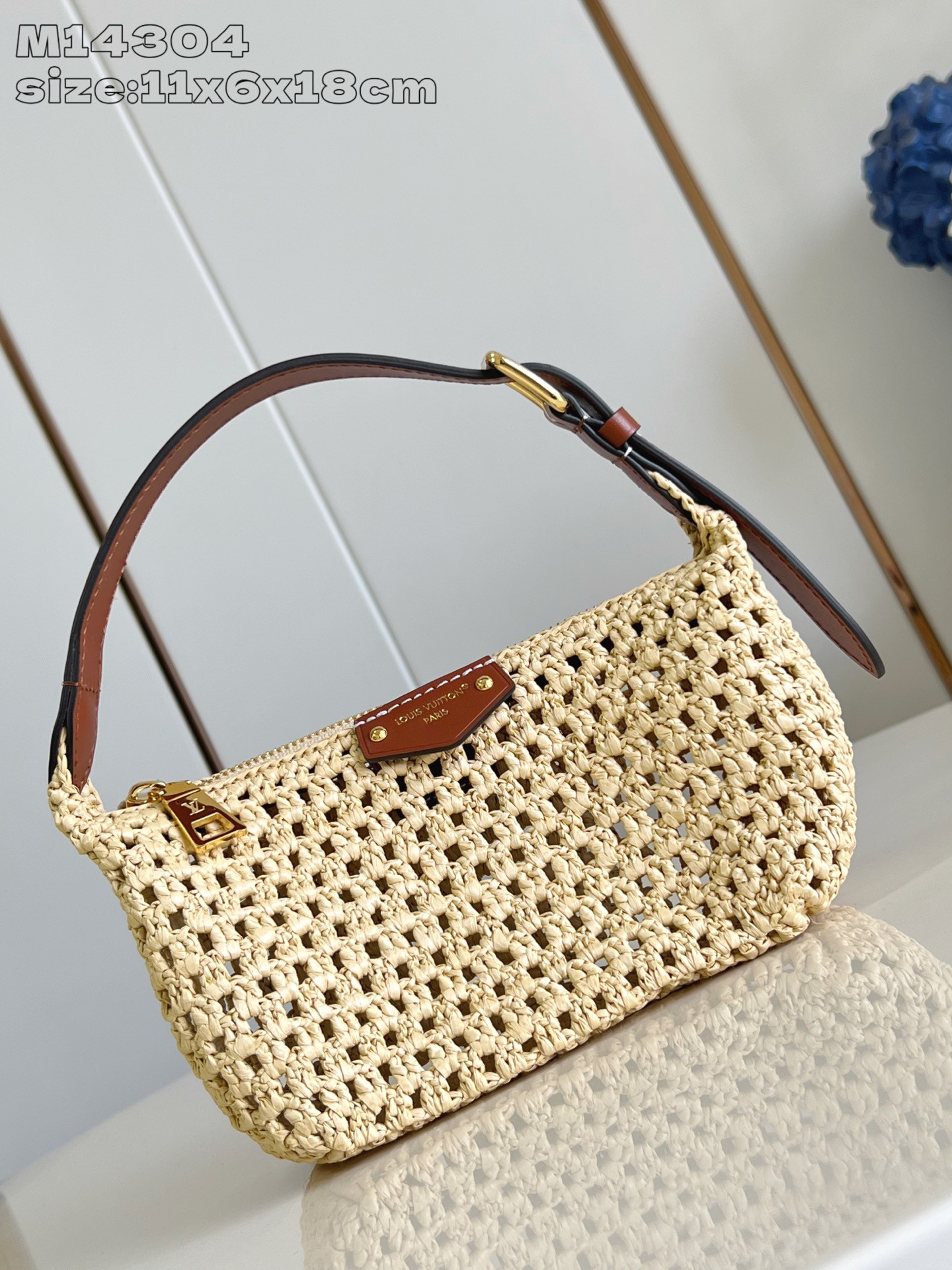l0*is V*t0n hills pochette