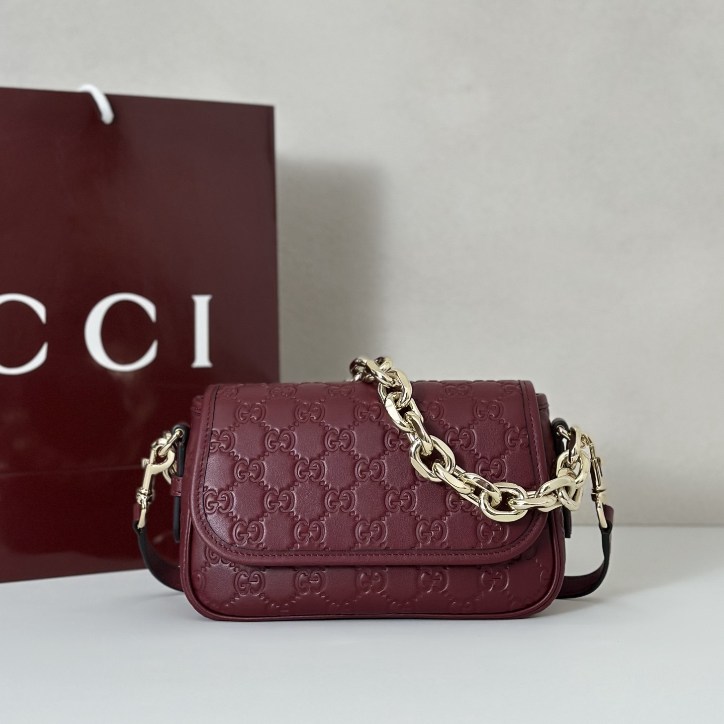G*u*i gg emblem small shoulder bag - 20.5*13*7cm