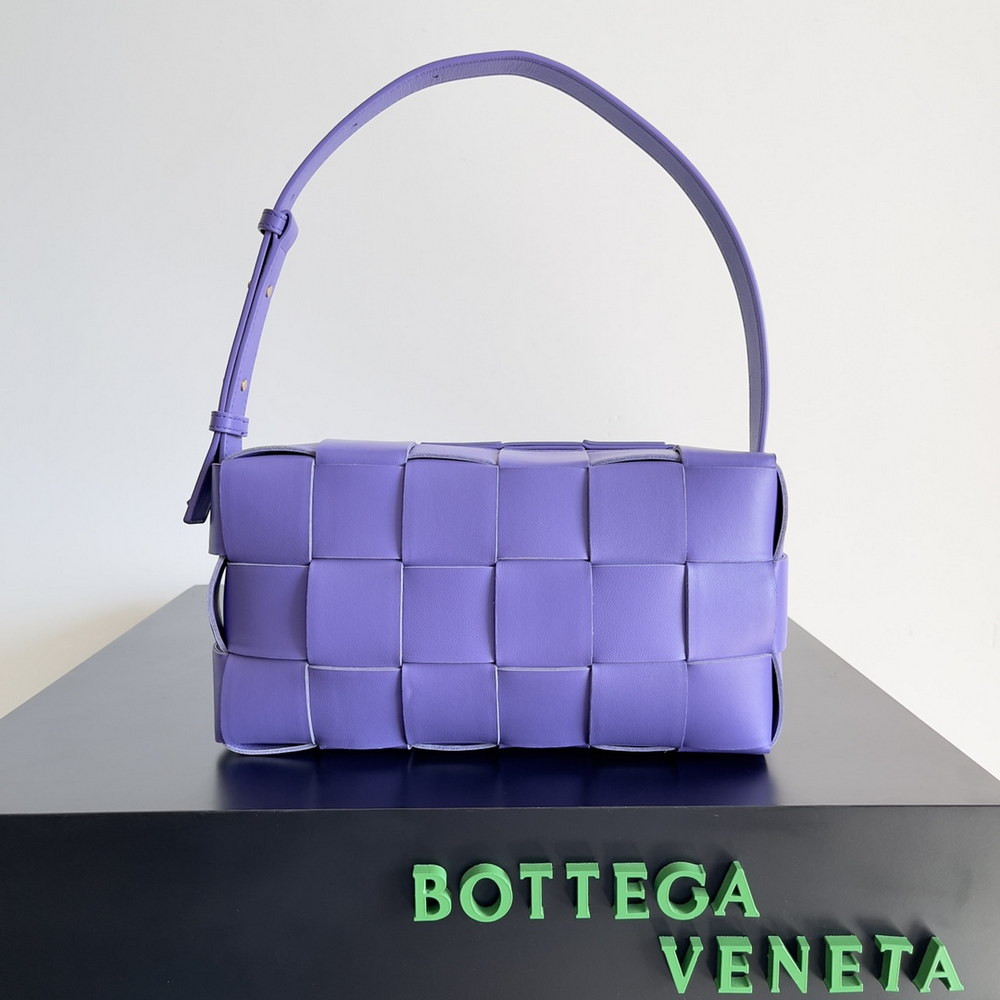 bo*te*ga Ve*ne*ta brick cassette